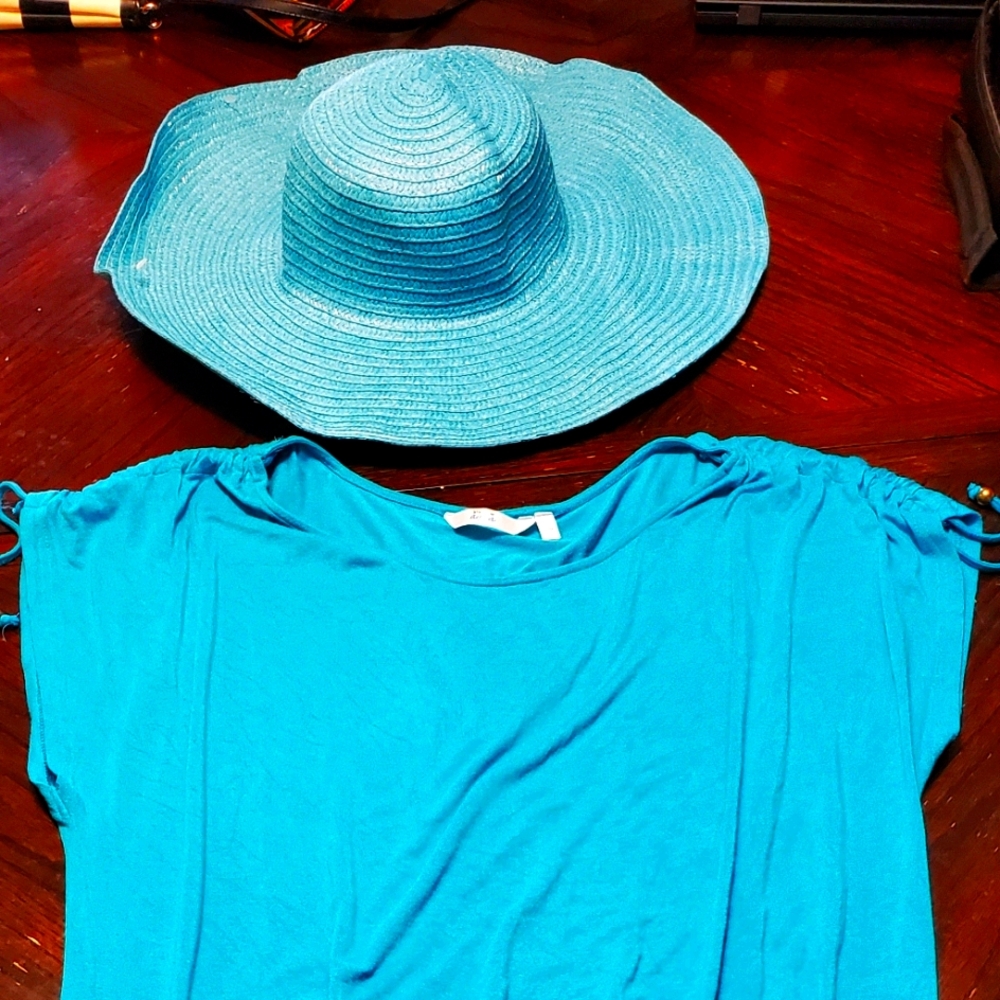 La vie en rose beach wear and straw hat combo.